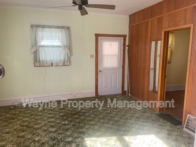 Building Photo - 516 N Cadwell Ave