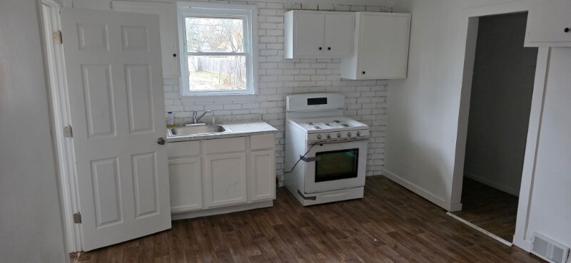 Building Photo - 1831 S Westmoreland Ave