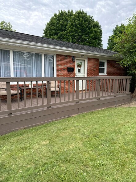 Building Photo - 637 2nd St