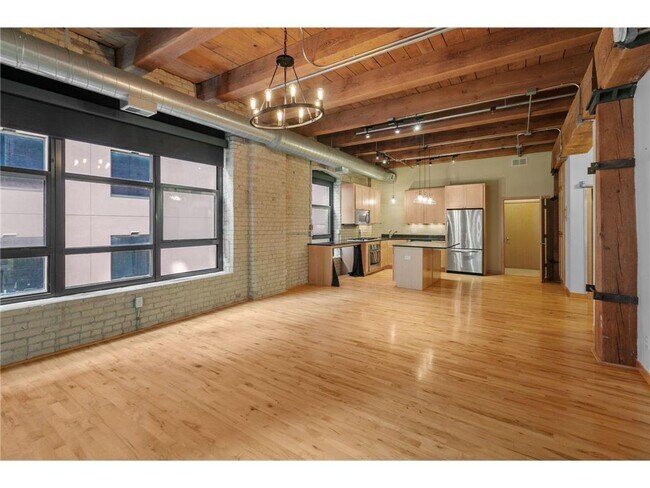Building Photo - 607 Washington Ave S
