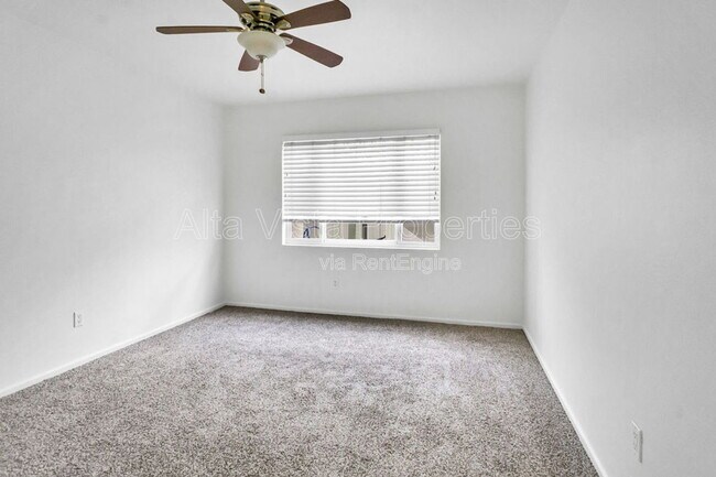 Building Photo - 425 Bonair St