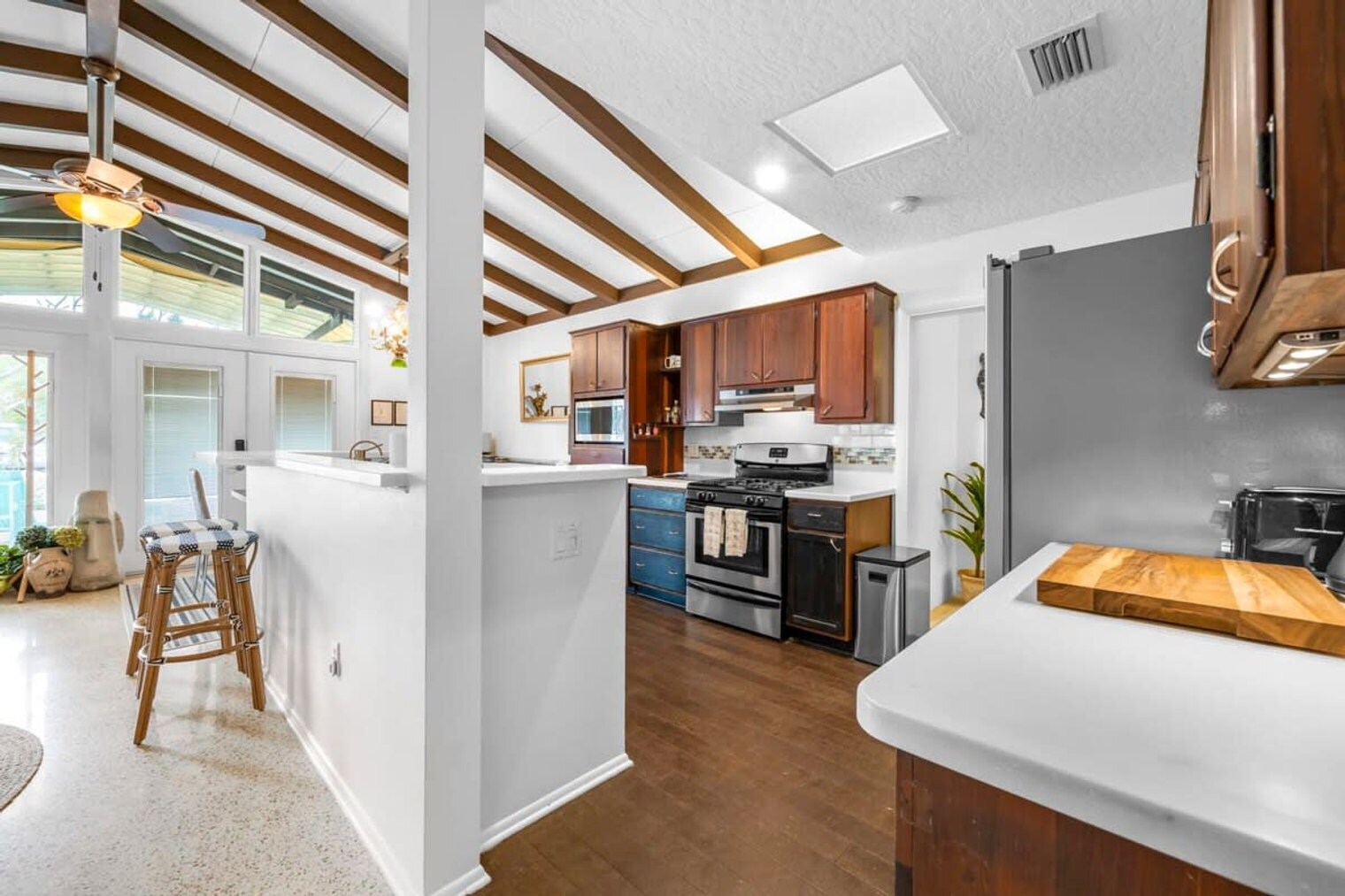 Building Photo - 936 Santa Cruz Rd