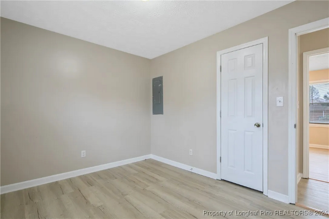 Building Photo - 929 Hollydale Ln