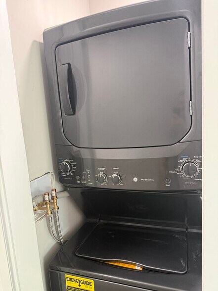 Building Photo - 23 Isham St