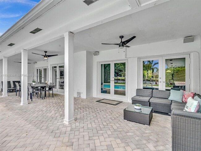 Building Photo - 413 Tamarind Dr