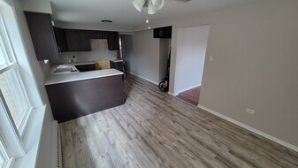 Building Photo - 4644 N Sayre Ave