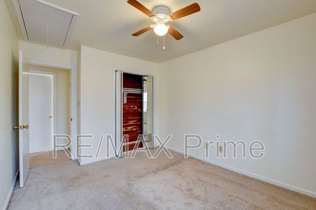 Building Photo - 2259 Sedgewick Dr