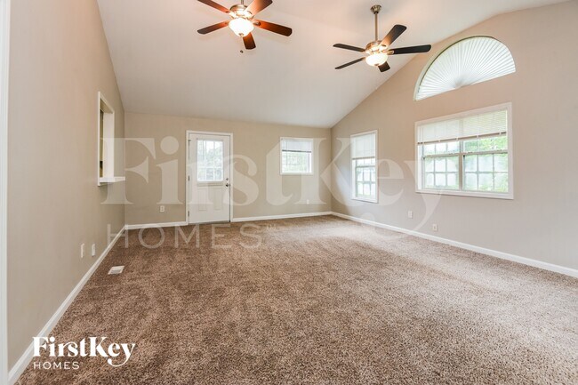 Building Photo - 4104 Middle Dr