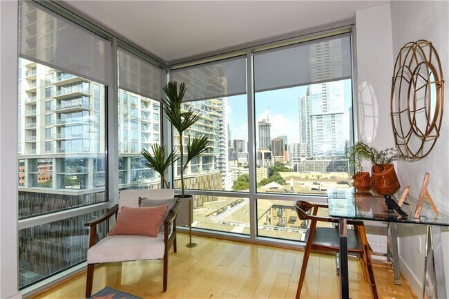 Building Photo - 300 Bowie St