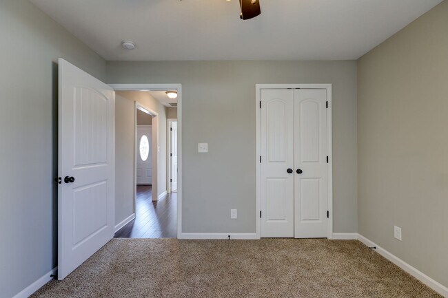 Building Photo - 1008 Meadowview Ln