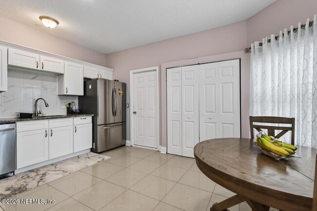 Building Photo - 10523 Broomsedge Ct