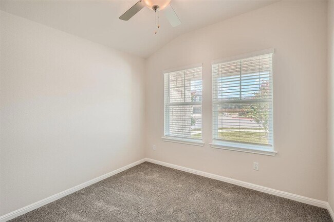 Building Photo - 360 El Capitan Lp