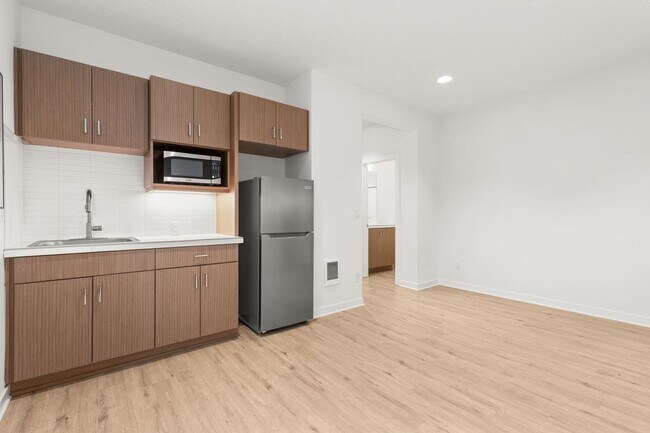 Building Photo - Stunning, Modern 4 bed home with attached ADU in King Neighborhood - AVAILABLE NOW!!