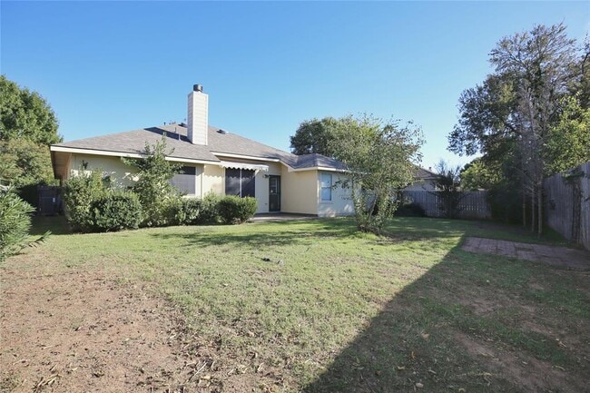 Building Photo - 625 Columbine Ave