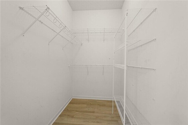 Building Photo - Spacious 3-Bedroom Townhouse in Prime Savannah Location, Move-in Special: FREE RENT for December!!