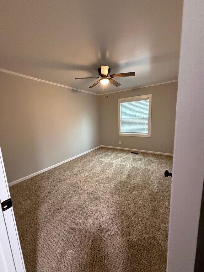 Building Photo - Newly Renovated 3 Bedroom 2 Bath w/ Flex Room Located in a Sought-after Neighborhood!