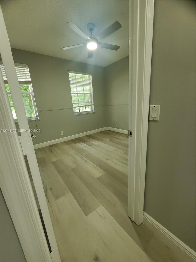 Building Photo - 7858 Dixie Beach Cir