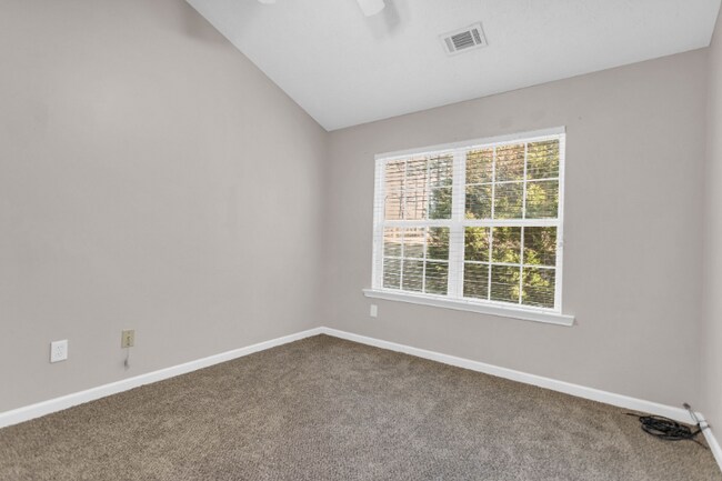 Building Photo - 5313 Paramount View Way NE