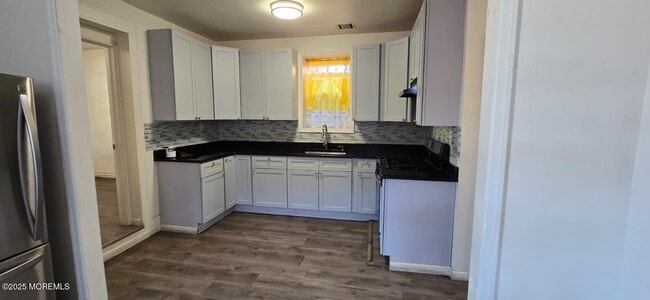 Building Photo - 523 State St