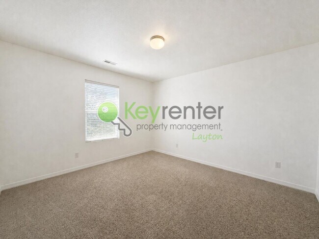 Building Photo - 374 Wellington Dr