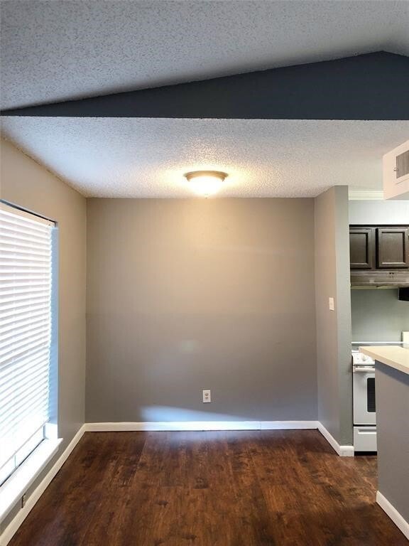 Building Photo - 17331 Red Oak Dr