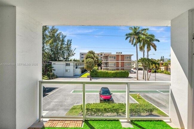 Building Photo - 9381 E Bay Harbor Dr
