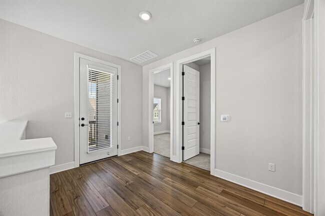 Building Photo - 5806 Rangeland Rd