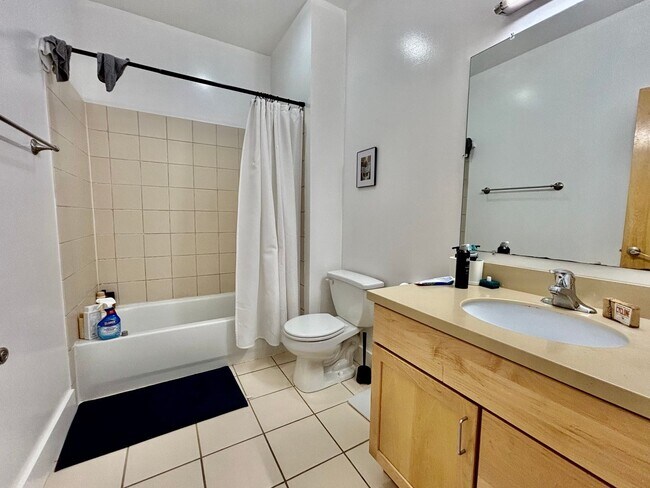 Building Photo - Rainbow Townhomes