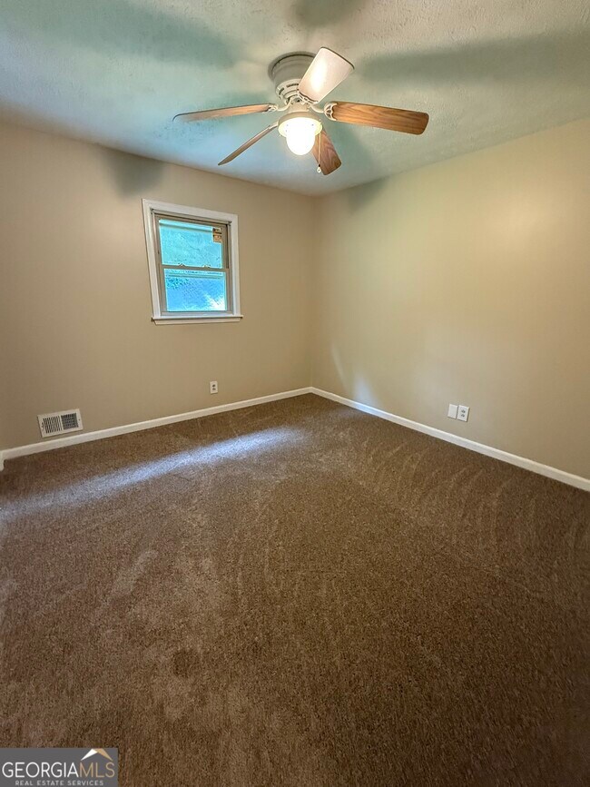 Building Photo - 2691 Falcon Ridge Dr SW