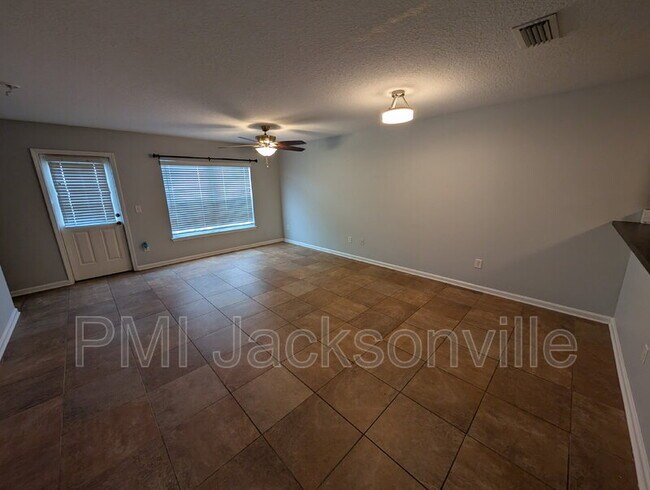 Building Photo - 1048 N Black Cherry Dr