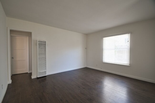 Building Photo - t1803R