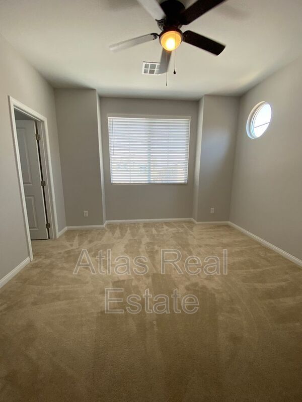 Building Photo - 10455 Skye Knoll Ave