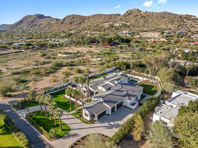 Building Photo - 6500 E Cactus Wren Rd