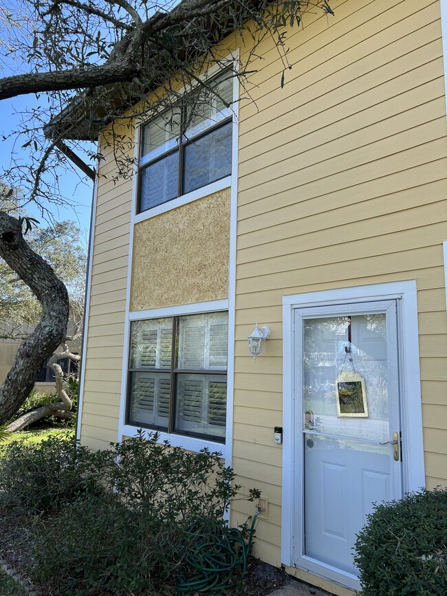 Building Photo - 105 Rio Del Mar St