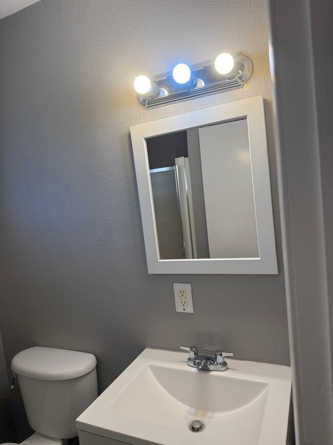 Building Photo - 1/2 off 1st Months Rent!!!!