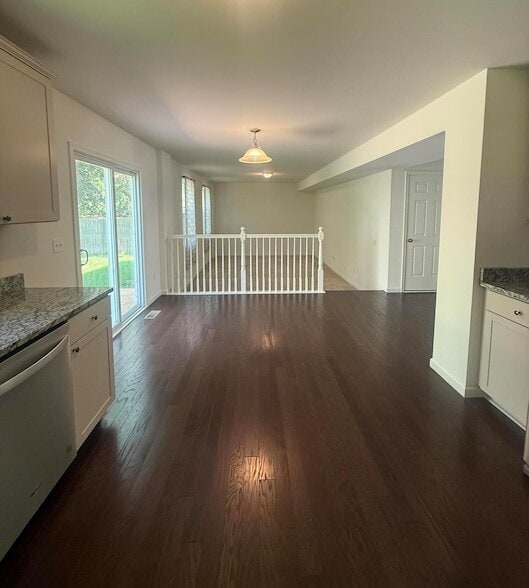 Building Photo - 2682 Valley Dr