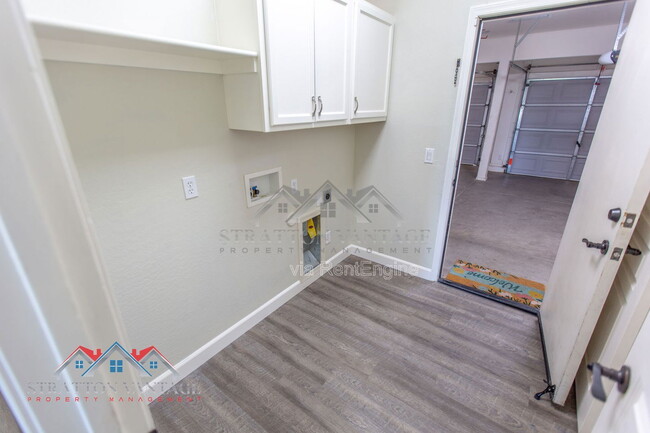 Building Photo - 14099 W Riviera Dr