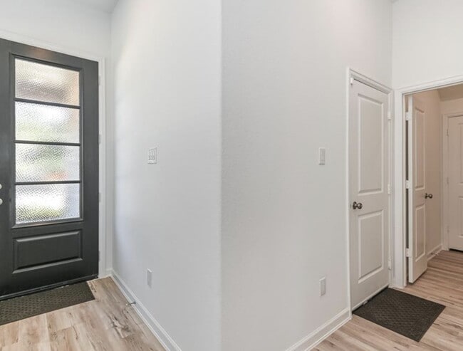 Building Photo - 526 Dry Fork Ln