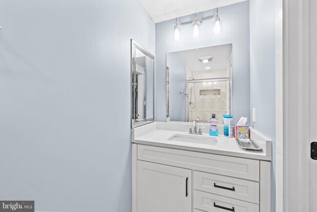 Building Photo - 46564 Hampshire Station Dr