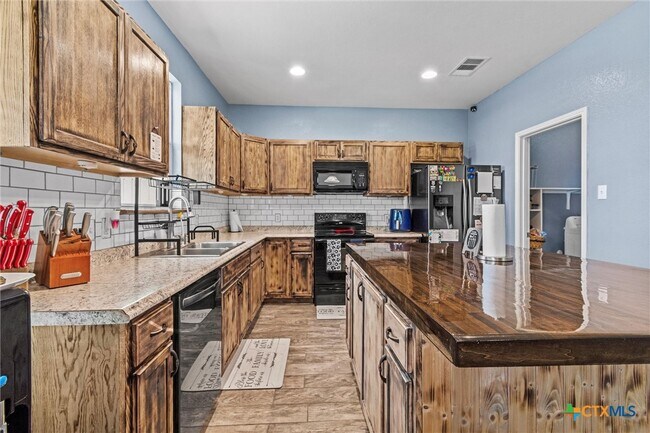 Building Photo - 202 W Gemini Ln