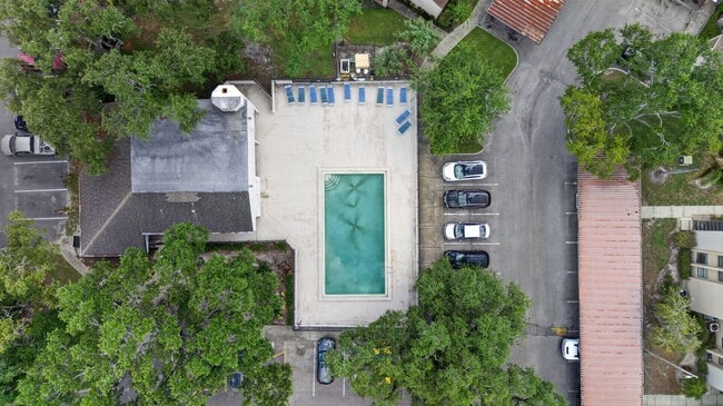 Building Photo - Cozy 3 Bedroom Available in Tampa!