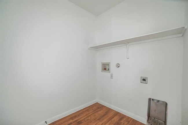 Building Photo - 15100 Parrish Ln