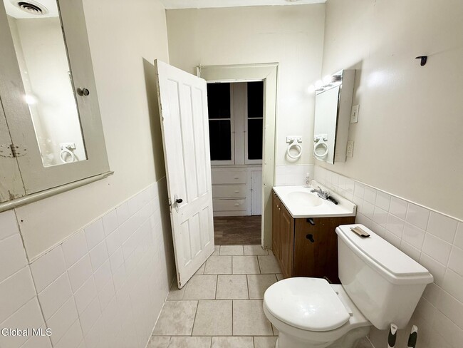 Building Photo - 1017 Hegeman St