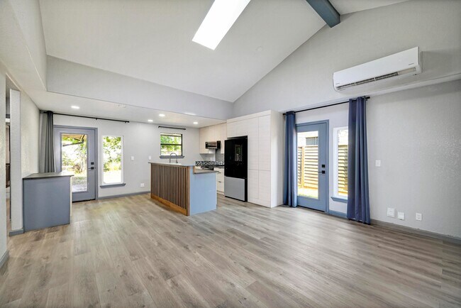 Building Photo - 2107 Darwin Dr