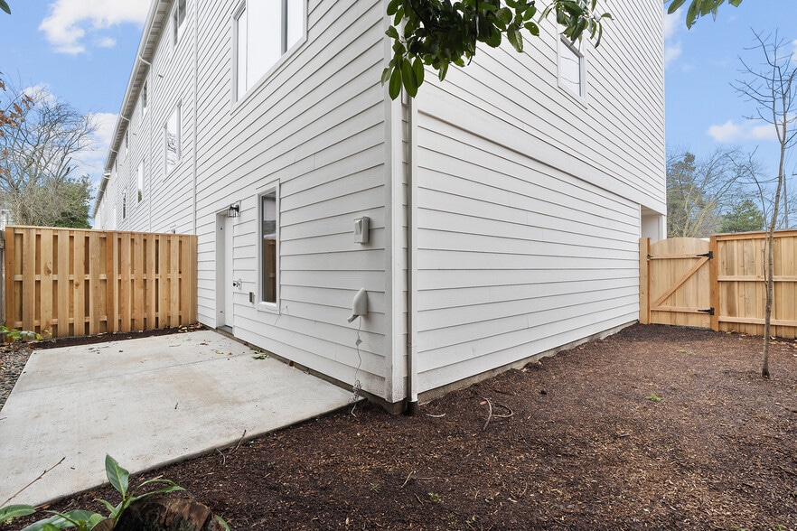 Building Photo - 15085 SE Division St