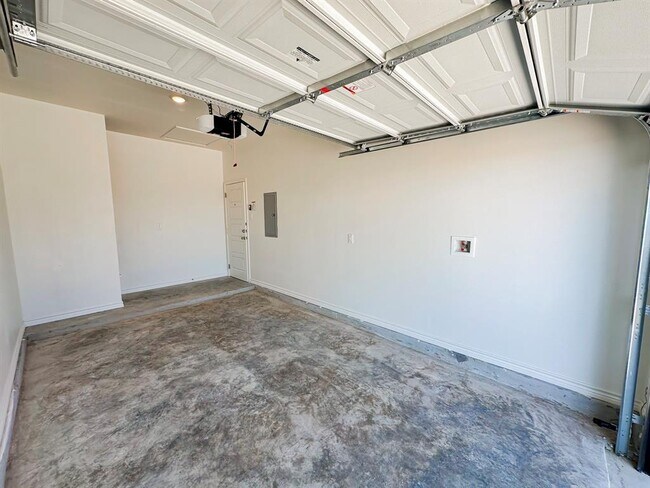 Building Photo - 8905 Ash Rd