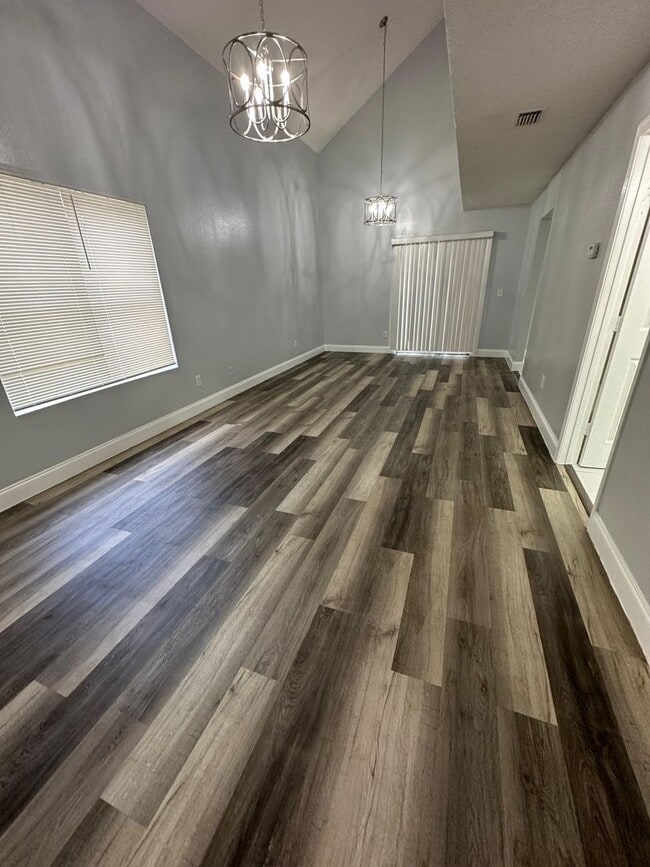 Building Photo - Fully renovated 3/2 Single-Family Home Available for Immediate rent!