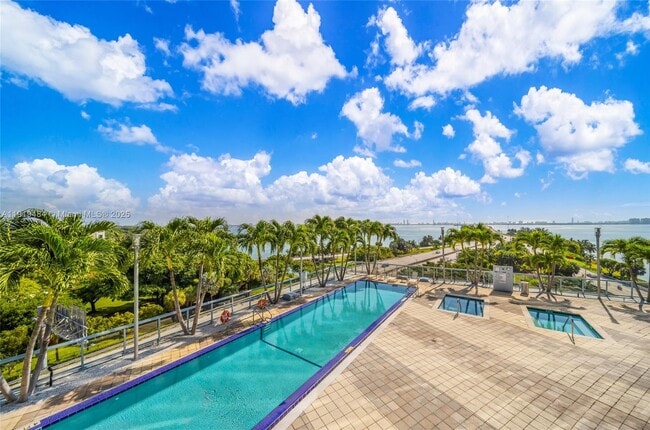 Building Photo - 601 NE 36th St