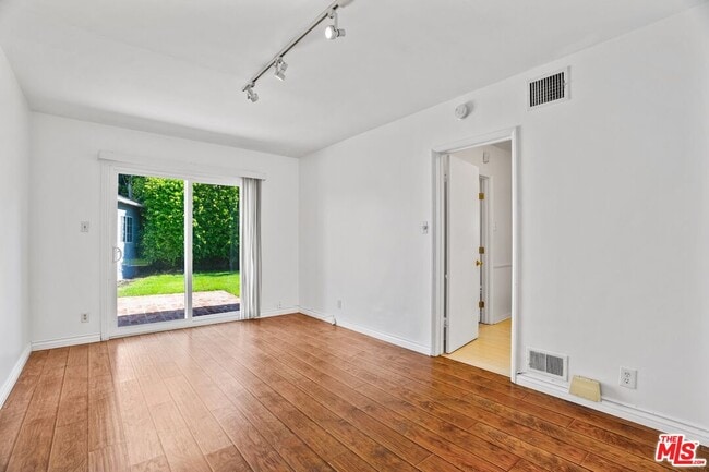 Building Photo - 1918 Prosser Ave