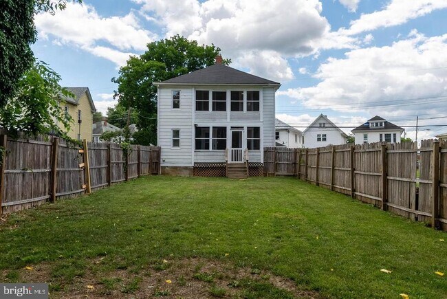 Building Photo - 405 Porter Ave